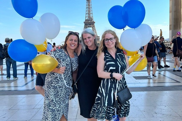 Waiting for the riders to arrive at Trocadéro